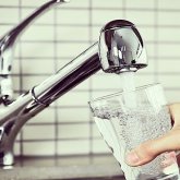 Үндістанда көпқабатты үйдің  шүмегінен ішімдік ақты