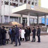 ҚазҰУ-дегі шатақ: грантта оқитын 10 студент оқудан шығып қалғандарына наразы (ФОТО)
