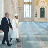 «Пәтуаға шақыру керек»: Тоқаев мешітте Бас мүфтимен кездесті