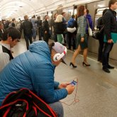 Қоғамдық көлікте құлаққапсыз ән тыңдап, видео көруге тыйым салу ұсынылды