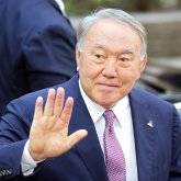 «42 мың теңгеге таласқан халқын айтсаңшы!»: белгілі қаламгер Назарбаевты қатты сынап тастады