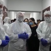 «Вирусқа тестілеуден өткен екі дәрігердің аты-жөні ауысып кетіпті»: ДСМ өкілі қателікті мойындады (ВИДЕО)