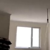 «Көл болып жатыр, көл!»: жауын-шашын Шымкенттегі көпқабатты үйдің де сапасыздығын көрсетті (ВИДЕО)