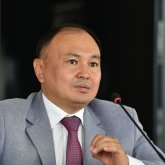 «Ел үшін демократиядан басқа балама жоқ»: саясаттанушы митинг туралы заңды ұтымды пайдалану керектігін ескертті