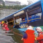 Автобус көлге құлап, 21 адам көз жұмды (ФОТО)