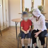 8 жасар баланы өгей әкесі белдікпен сабап, қолын ыстық пешке басқан