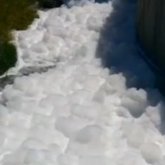 Алматыда өзеннің сабын көбігіне айналған ВИДЕОсы пайда болды