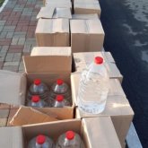 Қостанай облысында 5 литрлік ыдыстарға құйылған мың литр қолдан жасалған арақ тәркіленді