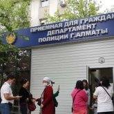 Полицейлер Қазақстанның бірнеше қаласында белсенділердің үйін тінтіп, қамауға алды