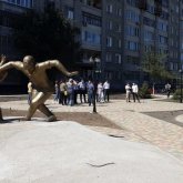 Өскемен басшылығы көшелер қиылысында орналасқан «Қара жорға» мүсінін алып тастамақ