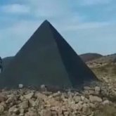 Коронавирусты тоқтату үшін Қазығұрттың басына пирамидалар салып тастаған профессор сотталғалы жатыр (ВИДЕО)