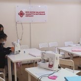 Елордада 14 жастағы оқушы қыз тегін тігін курсын ашты