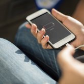 Алматыда телефонын қуаттағышқа қойған бойжеткен ажал құшты