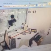 Алматыда екі қарақшы банк бөлімшесін тонап кетті (ВИДЕО)