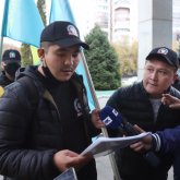 «Борат-2» фильміне қарсы алматылықтар АҚШ консулдығының алдына келді