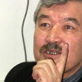 «Қазақты қорлауды тоқтатыңдар!»: белгілі ақын Ассамблея өкілдеріне қатаң ескерту жасады