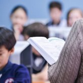 «Орналасу» - 200 мың мен 300 мың аралығы»: Алматы тұрғыны мектептердің үстінен шағымданды