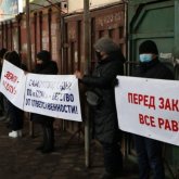 Алматыдағы «Барахолка» базарының 300-ге жуық сатушысы наразылыққа шықты