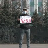 Алматы тұрғыны депутаттарға 42500 теңге жалақы беруді талап етті (ВИДЕО)