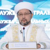 «Бұл – азғындықтың ең ауыр түрі, шайтан ісі»: Бас мүфти жыныс ауыстыруға қатысты өз ойын білдірді