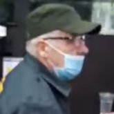 «Қазақша сөйлеме!»: Елордада қазақша қызмет көрсетуді талап еткен зейнеткерді күзетші итеріп жіберген (ВИДЕО)