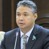 «Шенеуніктер өздеріне 15 млн теңге сыйақы жаздырып алады» - депутат