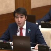 «Назарбаевқа ескерткіш қою керек деген пікірден айнымаймын» - Мәди Ахметов