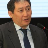 «Бұлай ешкім қорламаған»: Ақсу әкімі жиналысқа қатысқан әйелді жылатып қойды