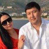 Әнші Алтынай Жорабаеваның күйеуі қайын атасына көлік сыйлады (ВИДЕО)