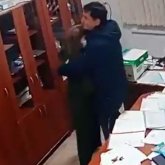 Мектеп директоры мен орынбасарының арасындағы «ашық махаббат» көптің ашуын туғызды (ВИДЕО)