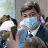 «Вакцина алмағандарды жұмыстан шектеу қажет». Бас санитардың жаңа қаулысы шықты