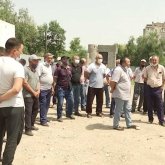 «Тышқан қаптап, көгеріп кеткен жерде тамақ ішеміз»: Алматыда метро құрлысшылары бас көтерді