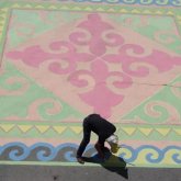 Шымкенттегі алаңға қошқар мүйізді текеметтің суреті салынды