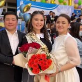 Қабатовтың жұбайы қызына тіл тигізген желі белсенділерін сотқа беретінін айтты