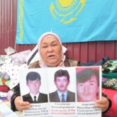 Қытай елшілгі алдында түнеп жүрген аналар Тоқаевтан көмек сұрады