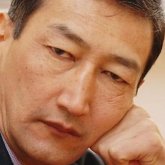 «Сондай жиіркенішті!»: белгілі жазушы төсек тақырыбын қуалап кеткен журналистерге өз ренішін білдірді