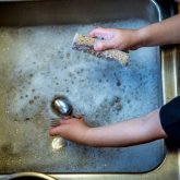 Ғалымдар ыдыс-аяқты дұрыс жумау қатерлі ісік тудыруы мүмкін екенін анықтады