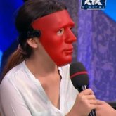 «Жамбасымды сипады»: 15 жастағы қыз өгей әкесінің қалай тиіскенін айтып берді (ВИДЕО)