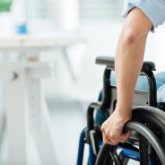 Алматыда жеке сот орындаушысы екі мүгедек бала бар отбасын үйінен қуып шықты (ВИДЕО)