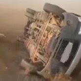 Маңғыстауда қатты желден екі көлік аударылып қалды (ВИДЕО)