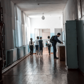 «Түсік тастады»: Түркістанда  «завуч» аяғы ауыр мұғалімге қол жұмсаған