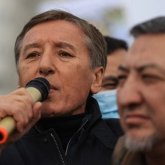 Полицейлер Болат Әбіловті үйінен ұстап әкетті (ФОТО)