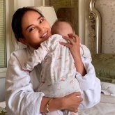 "Тасжүрек, ақшадан өлдің бе?" Салтанат Бақаева сәбиімен жұмысқа шыққаны үшін елден ұрыс естіді