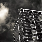 Астанада 31 жастағы әйел 16-шы қабаттан секіріп кетті