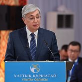 «Асығыстыққа жол бермеуіміз керек»: Тоқаев латын әліпбиіне өту туралы