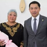 Саябақта ән айтып бір-ақ күнде танымал болған қырғыз келіншек Қазақстанға келмек