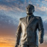 «Бәйтеректің» басындағы атамыздың быттиған қолын да алып тастайық» – Нұрлан Әубәкір