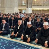 Назарбаев өзі ашқан мешітте намаз оқыды