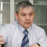 «Қоғамның сенімінен айырылды»: Уәлихан Қайсаров сайлау кезінде бастарын біріктіре алмаған оппозицияны сынға алды