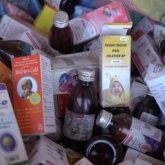 Гамбияда жөтелге қарсы шәрбат ішкен 70-ке жуық бала көз жұмды